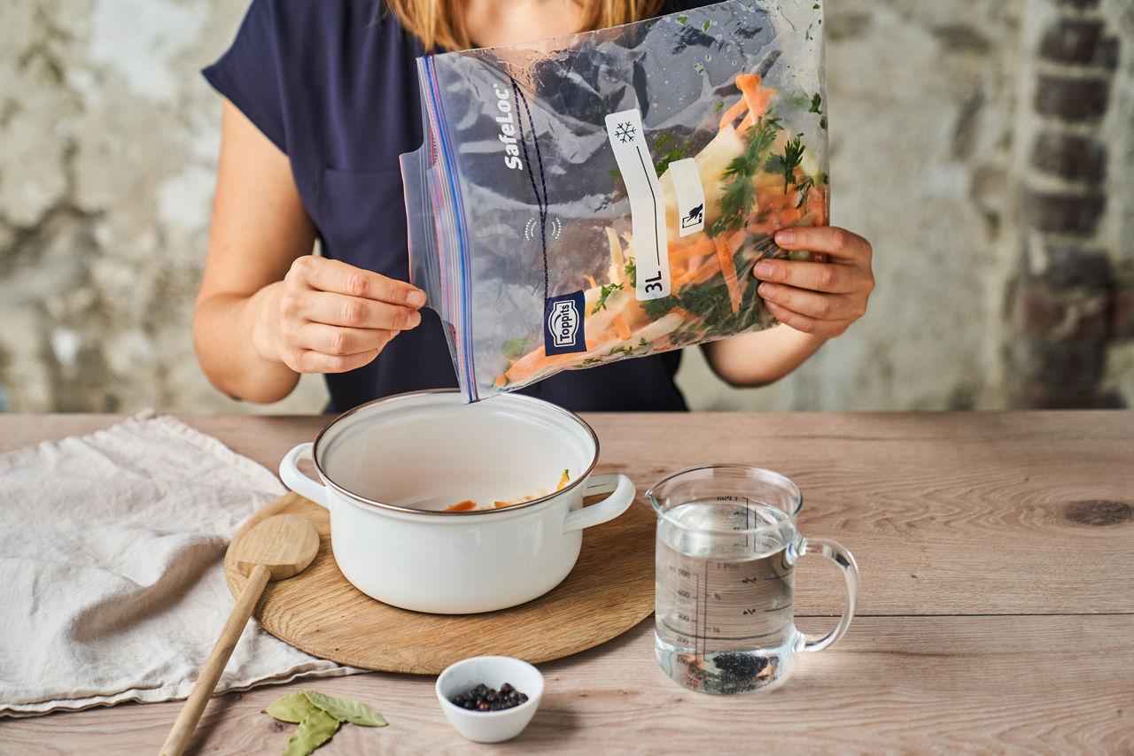 Chou rouge dans des assiettes