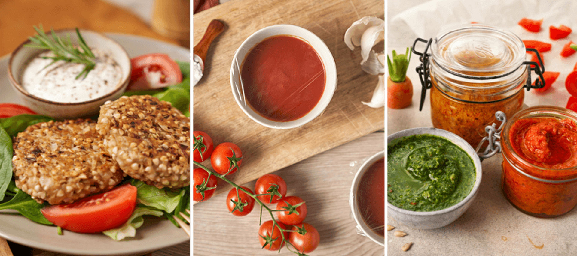 Dreigeteiltes Bild mit vegetarischen Frikadellen und Dip, Tomatensuppe mit Tomaten und Knoblauch, sowie drei Gläsern mit grünem und rotem Pesto