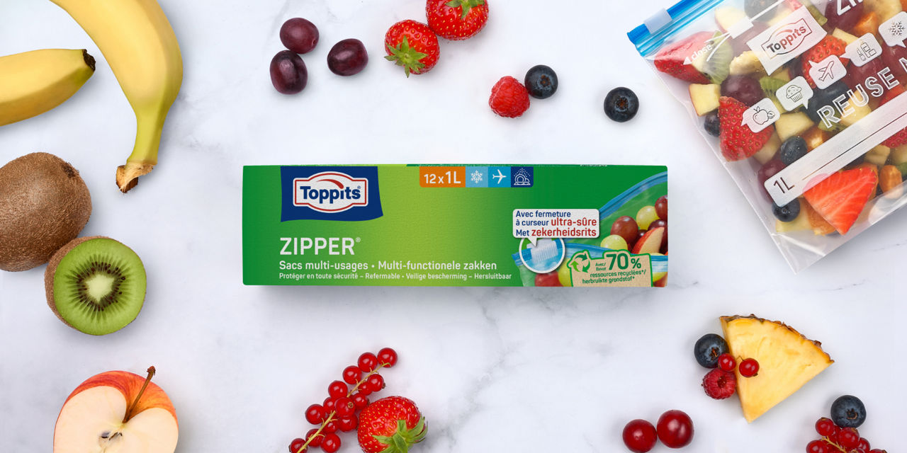 Toppits® Zipper® 1L zak met vers fruit, verpakking en logo zichtbaar  Generated with AI