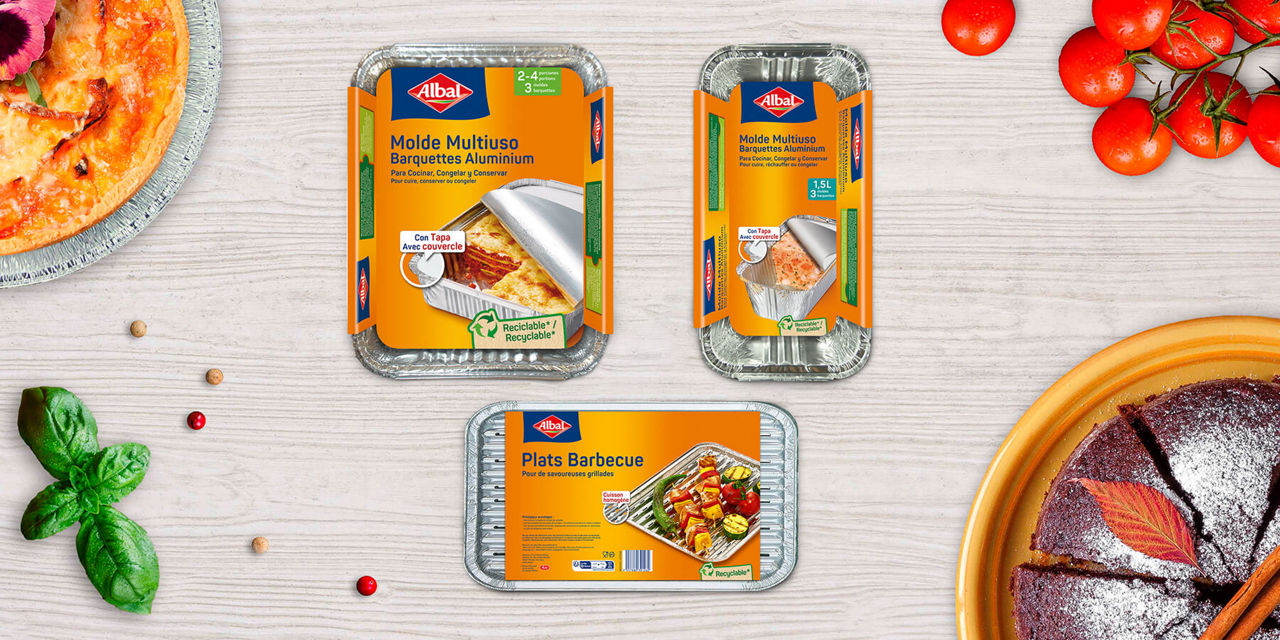 Barquettes Aluminium Albal en trois conditionnements entourées d'ingrédients frais et de préparations