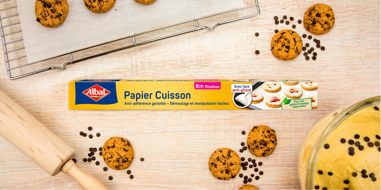 Rouleau de papier cuisson Albal® Albal avec cookies aux pépites de chocolat, ustensiles de pâtisserie et grille