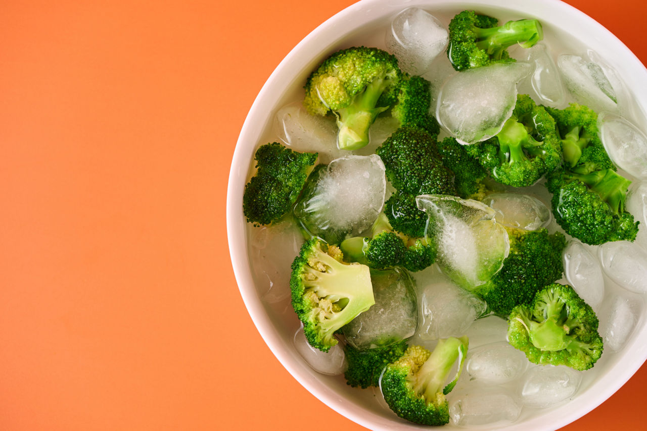 Chou rouge dans des assiettes