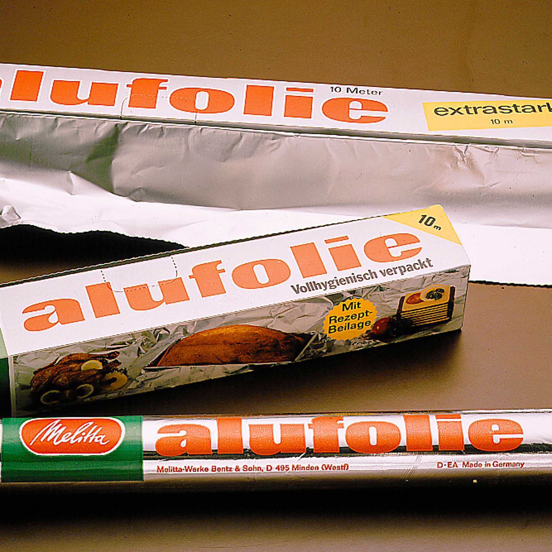Melitta Alufolie aus 1963 auf braunen Hintergrund