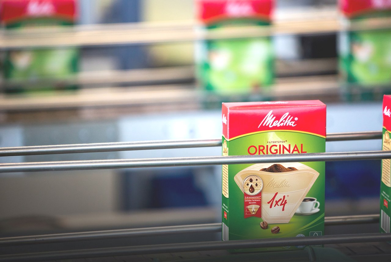 Melitta Filtertüten auf Fließband