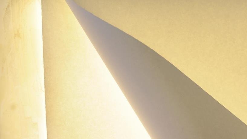 Gelbliches Vlies vor Licht zur Qualitätsprüfung