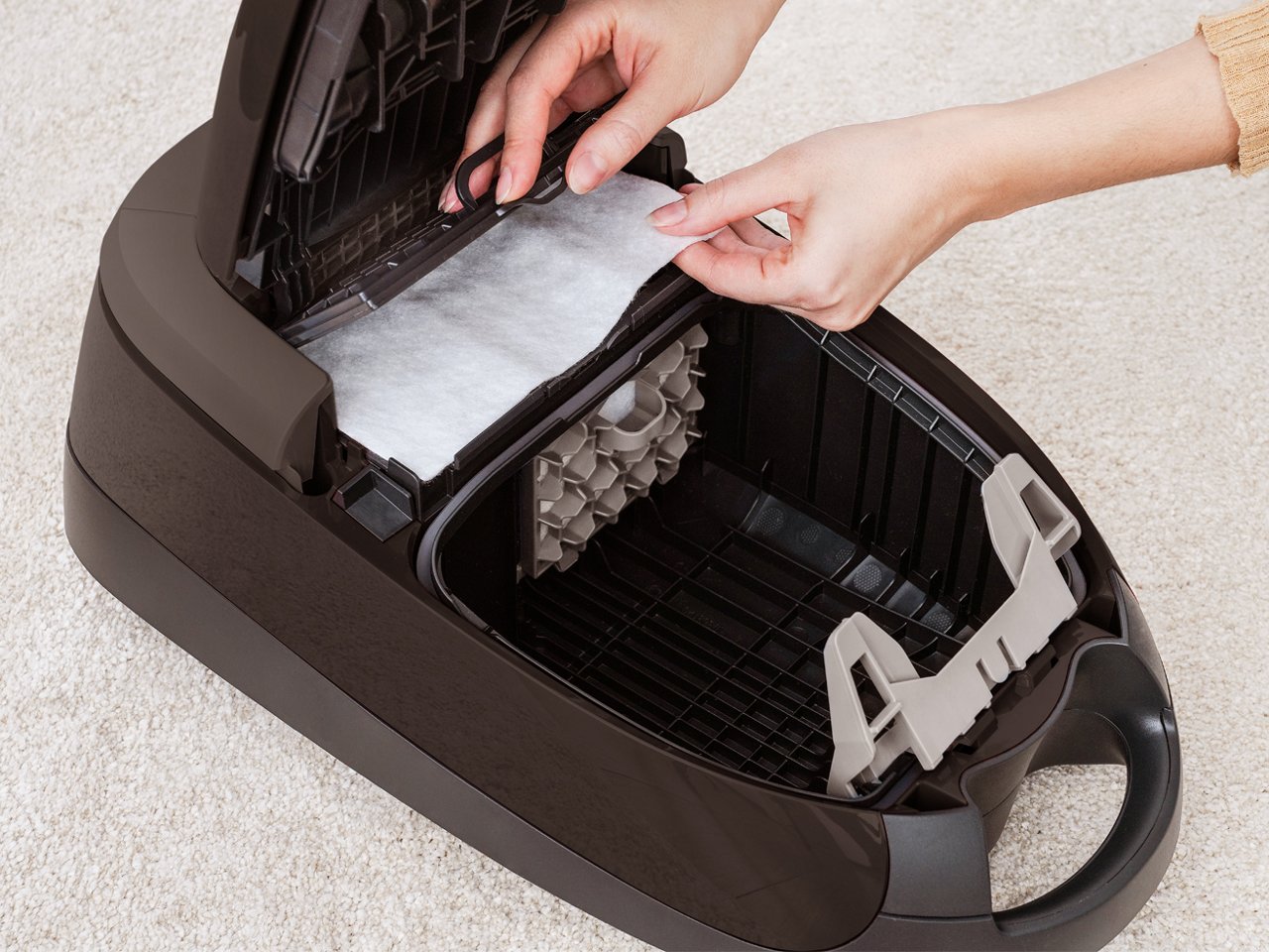 Swirl Airfilter Universal wird in einen Staubsauger eingesetzt