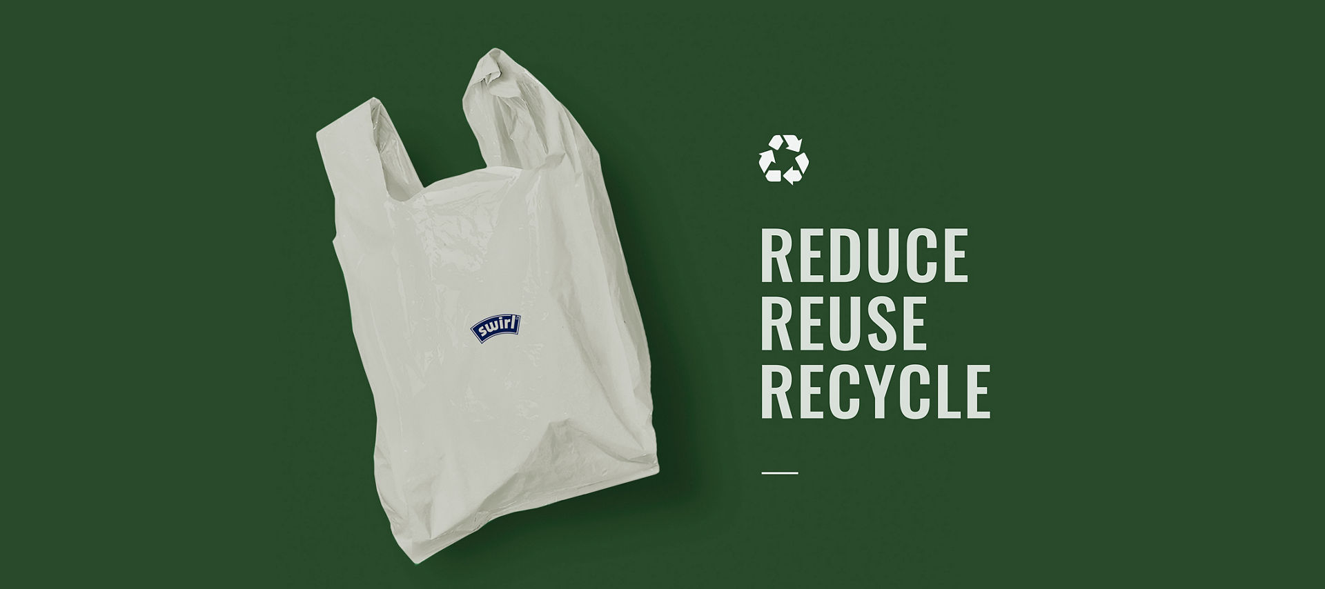 Reduce, reuse, recycle Schriftblock neben Tragegriff-Müllbeutel