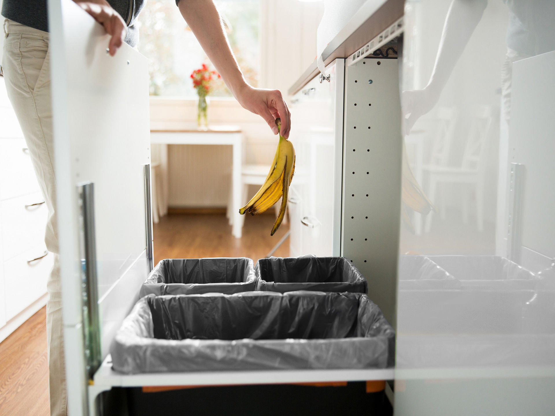 Bananenschale wird in integriertem Abfalltrennsystem entsorgt