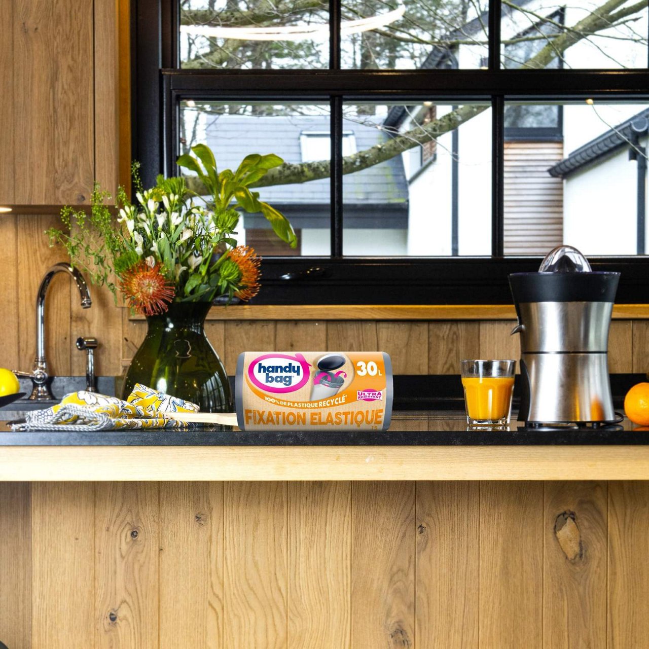 Sac poubelle Handybag mis en scène dans une cuisine