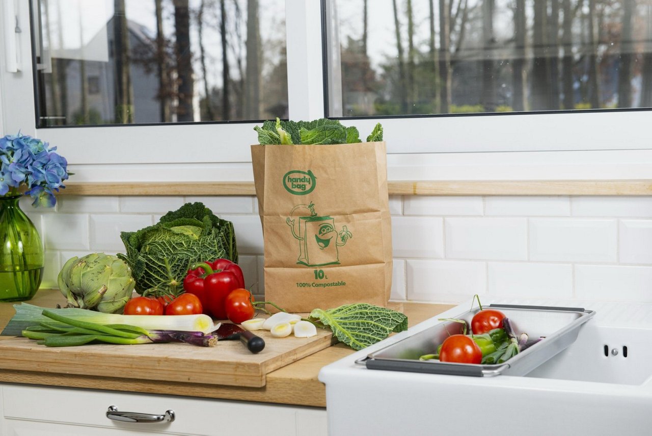 Sac papier compostable Handybag 10 litres en cuisine avec légumes