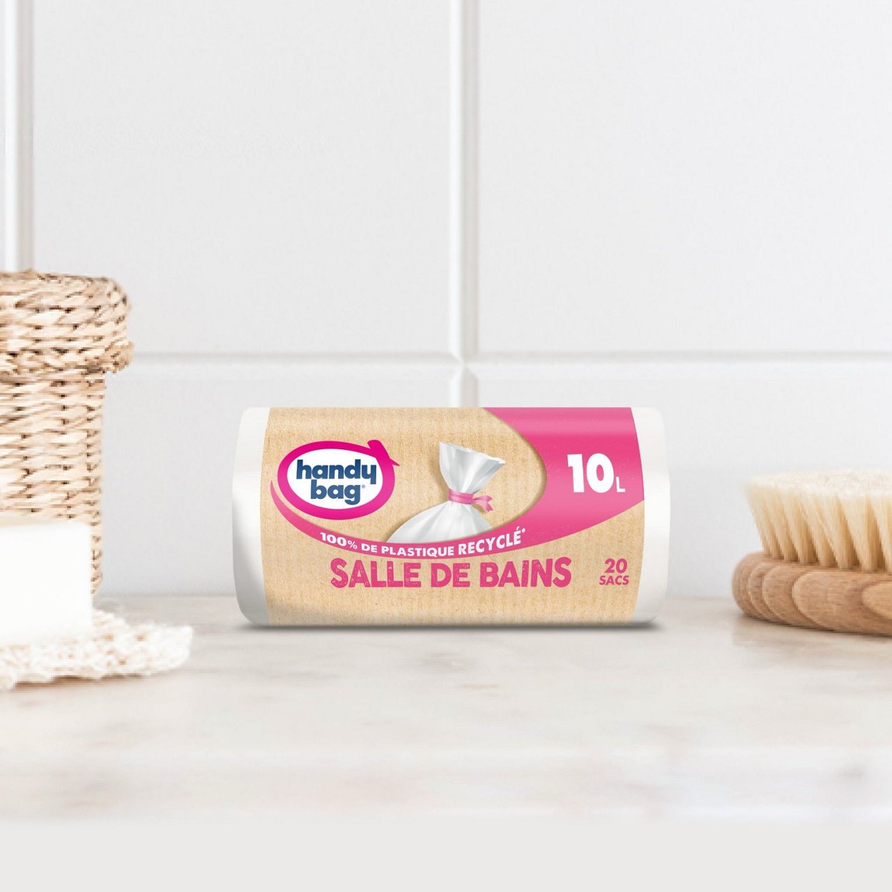 Sac poubelle Handybag 10 litres présenté en ambiance salle de bains