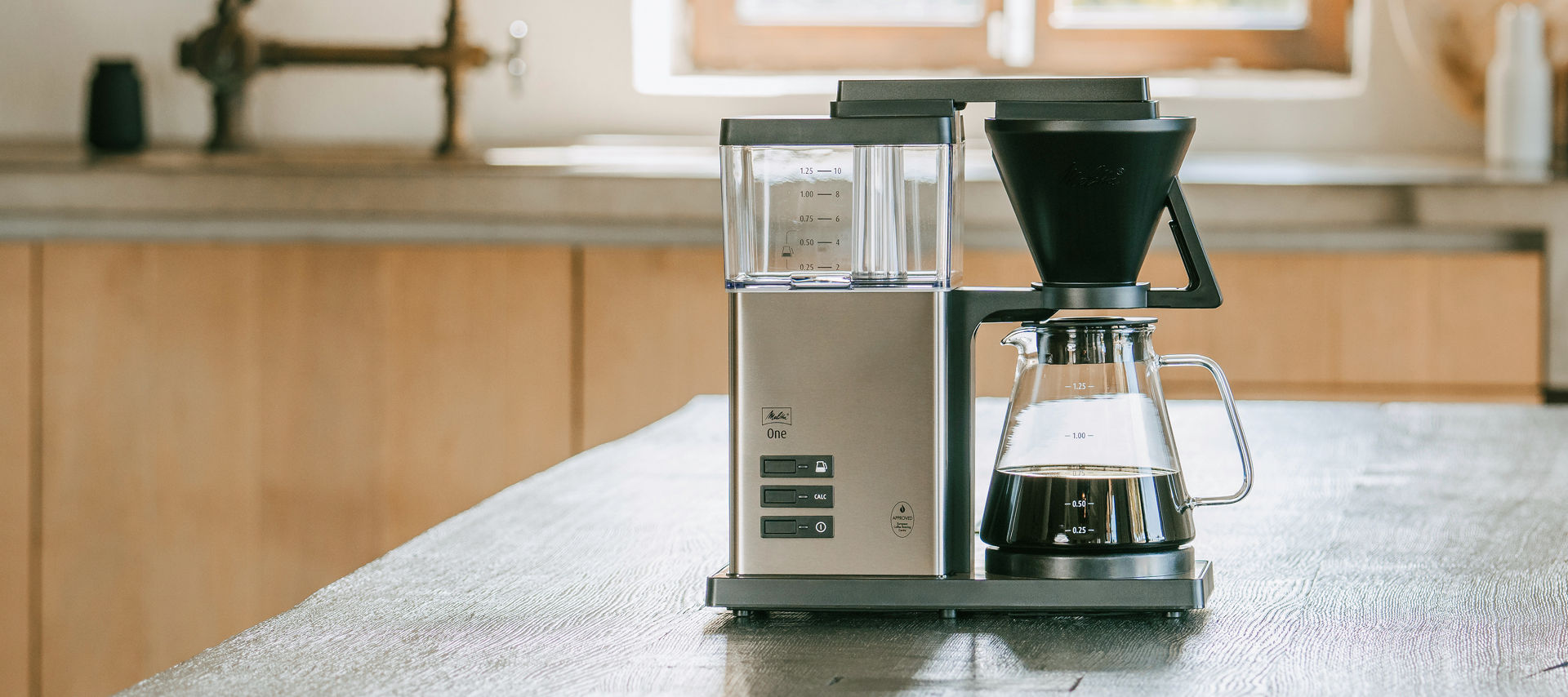 Melitta Kaffeemaschine steht in einer Küche