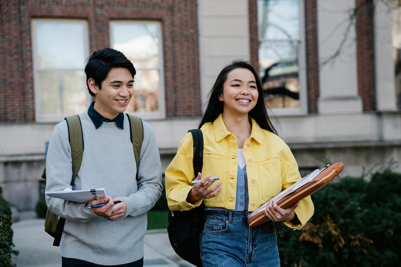 Schüler und Studenten im Gespräch