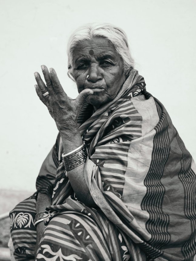Porträt Wastepickerin in Indien