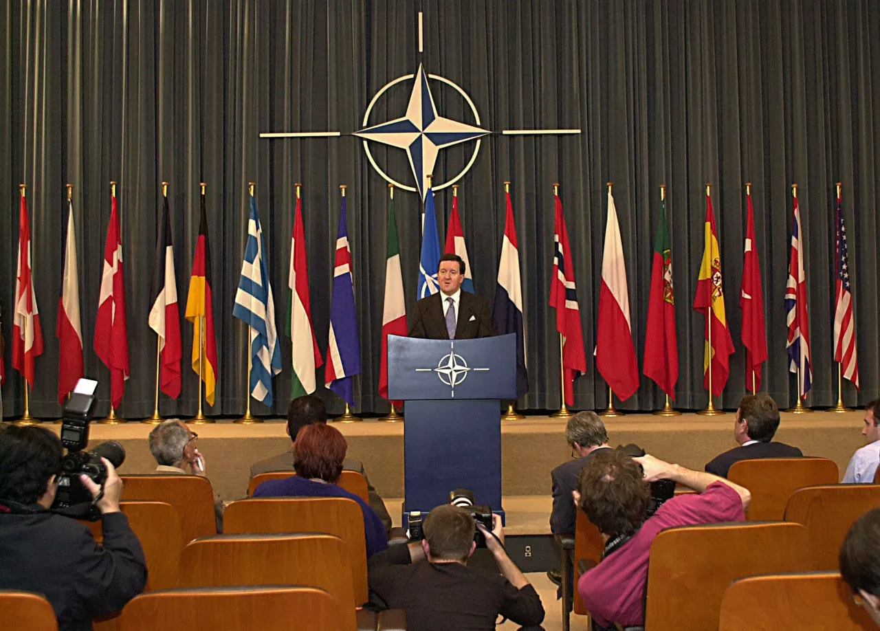 Press conference by NATO Secretary General Lord Robertson