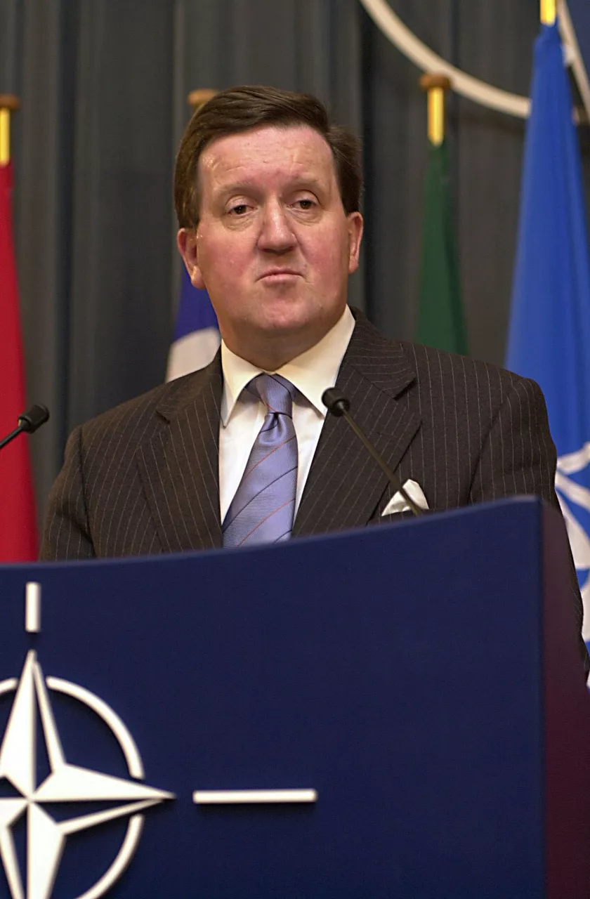 Press conference by NATO Secretary General Lord Robertson