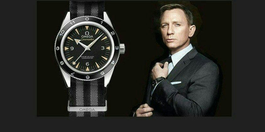 Daniel Craig wearing NATO strap as James Bond