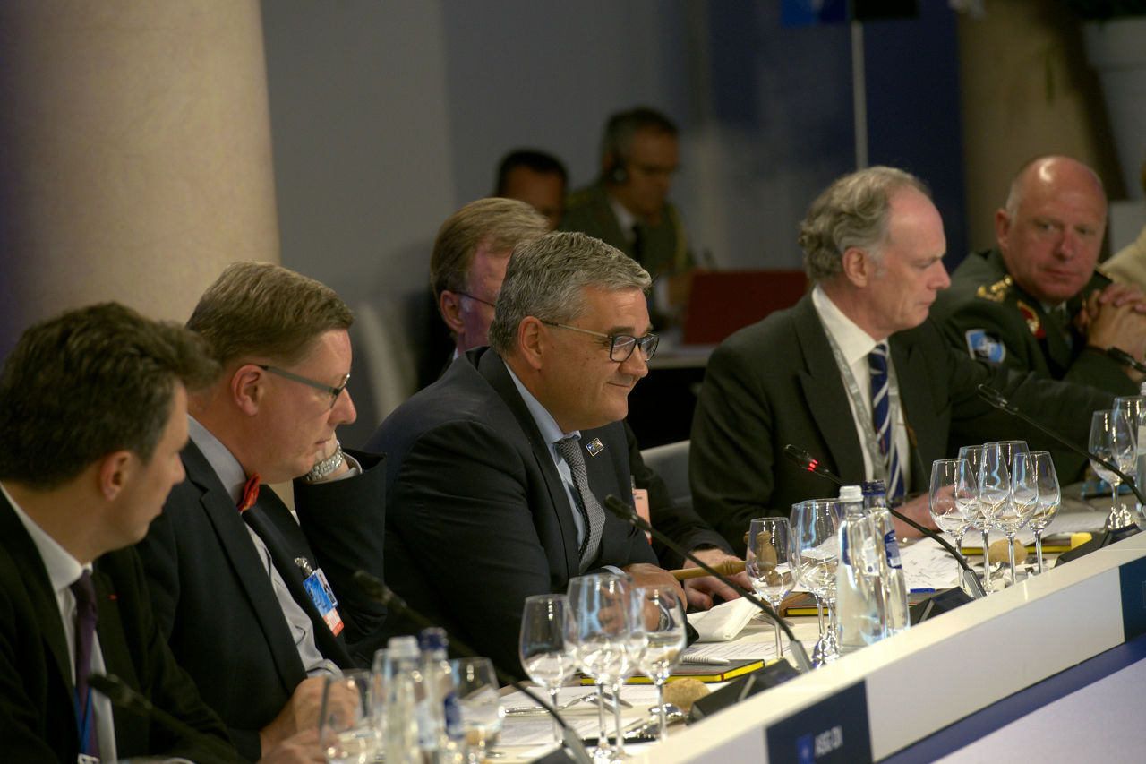 Centre: Steven Vandeput (Minister of Defence, Belgium)