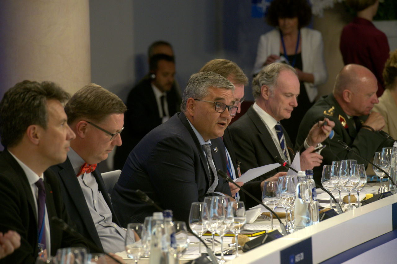 Centre: Steven Vandeput (Minister of Defence, Belgium)