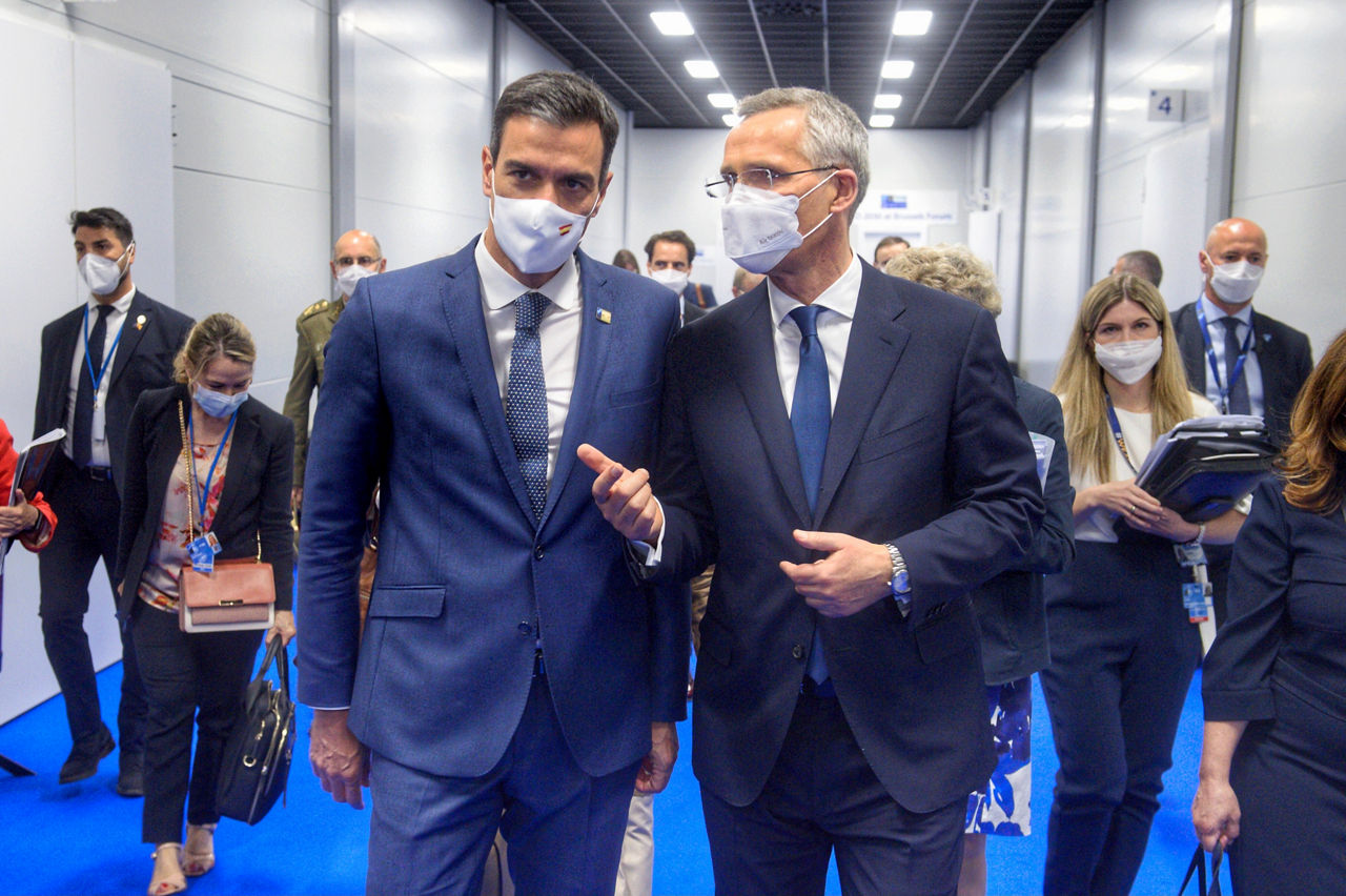Left to right: Pedro Sanchez Perez-Castejon (Prime Minister, Spain) and NATO Secretary General Jens Stoltenberg