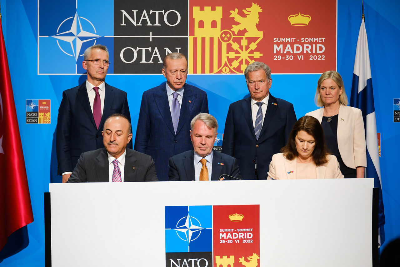 Front row: Mevlut Cavusoglu (Minister of Foreign Affairs,  Türkiye); Pekka Haavisto (Minister of Foreign Affairs, Finland); Ann Linde (Minister of Foreign Affairs, Sweden)
Back row: NATO Secretary General Jens Stoltenberg; President Recep Tayyip Erdogan (Türkiye); Sauli Niinisto; Magdalena Andersson (Prime Minister of Sweden)