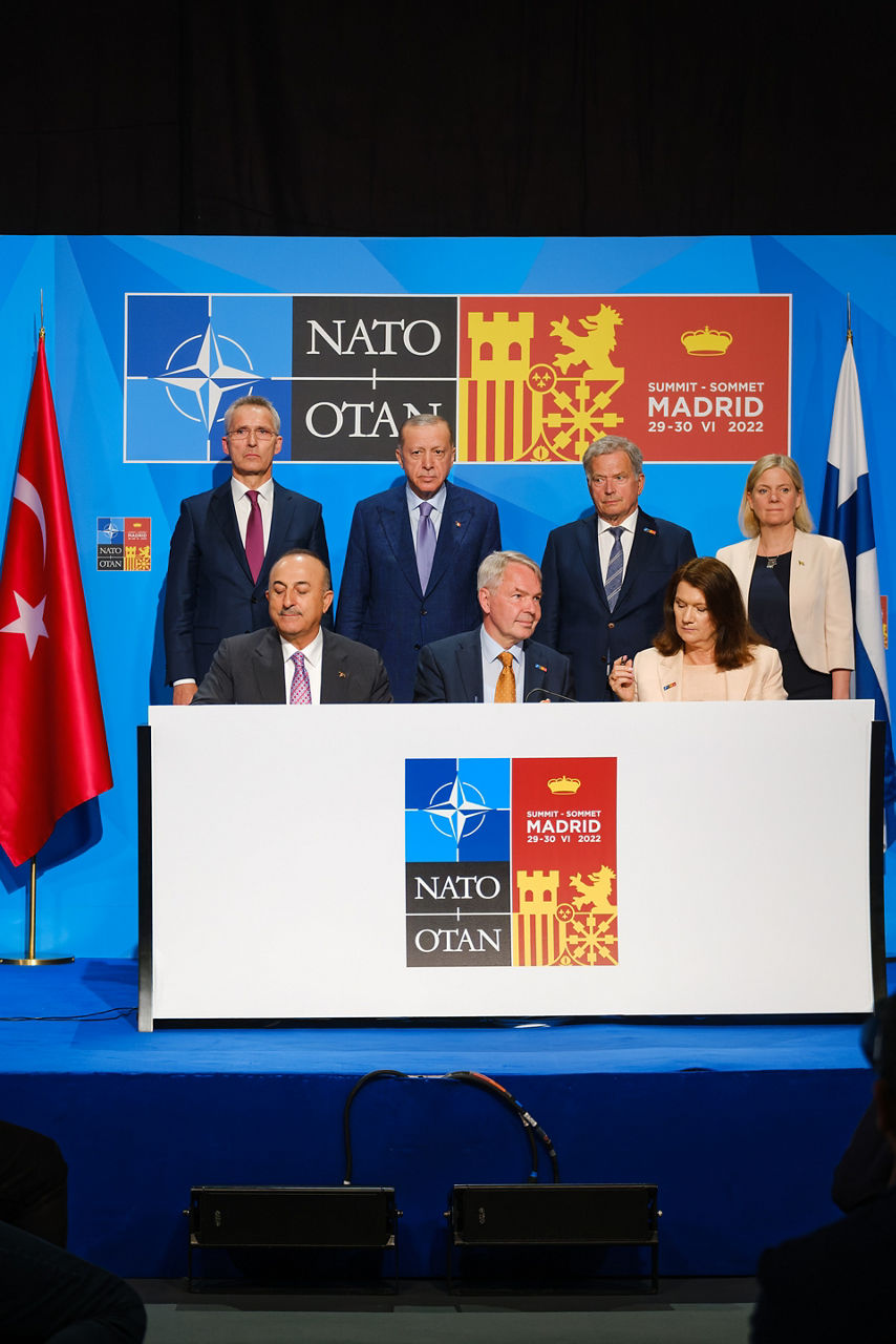Front row: Mevlut Cavusoglu (Minister of Foreign Affairs,  Türkiye); Pekka Haavisto (Minister of Foreign Affairs, Finland); Ann Linde (Minister of Foreign Affairs, Sweden)
Back row: NATO Secretary General Jens Stoltenberg; President Recep Tayyip Erdogan (Türkiye); Sauli Niinisto; Magdalena Andersson (Prime Minister of Sweden)