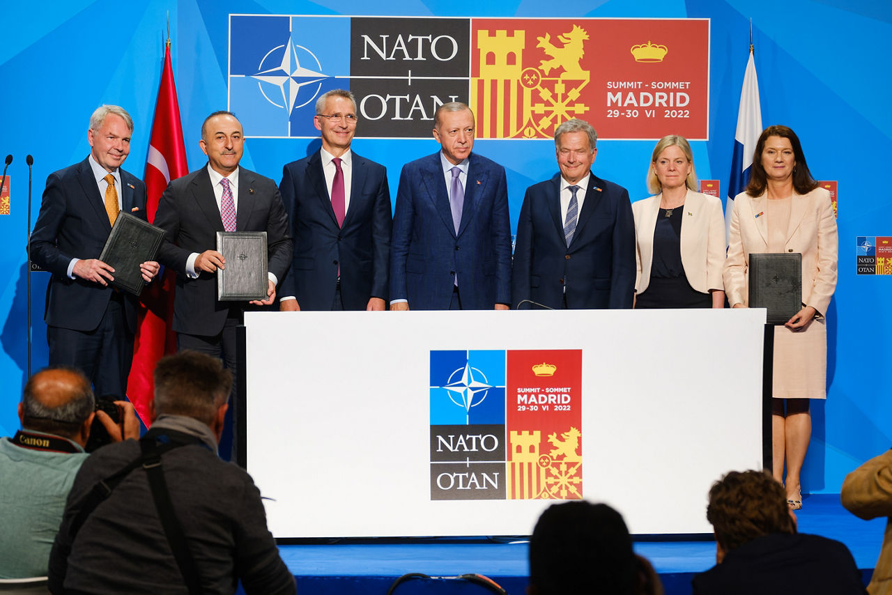 Left to right: Pekka Haavisto (Minister of Foreign Affairs, Finland); Mevlut Cavusoglu (Minister of Foreign Affairs, Türkiye); NATO Secretary General Jens Stoltenberg; President Sauli Niinisto (Finland); Magdalena Andersson (Prime Minister of Sweden); Ann Linde (Minister of Foreign Affairs, Sweden)