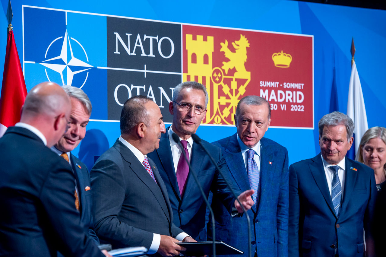 Left to right: Mevlut Cavusoglu (Minister of Foreign Affairs, Türkiye); NATO Secretary General Jens Stoltenberg; President Recep Tayyip Erdogan (Türkiye); President Sauli Niinisto (Finland)