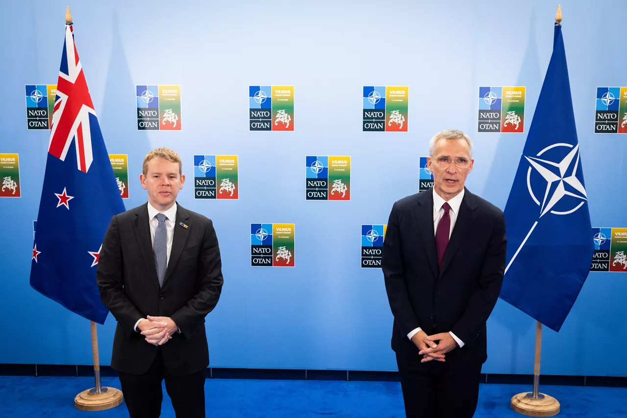 Left to right: Christopher Hipkins (Prime Minister of New Zealand) with NATO Secretary General Jens Stoltenberg