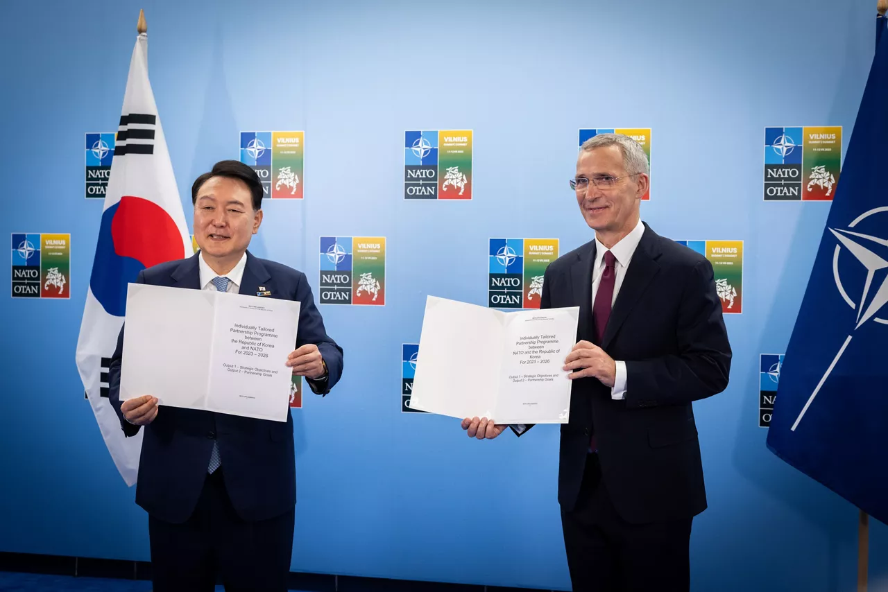 President Suk Yeol Yoon (Republic of Korea) with NATO Secretary General Jens Stoltenberg