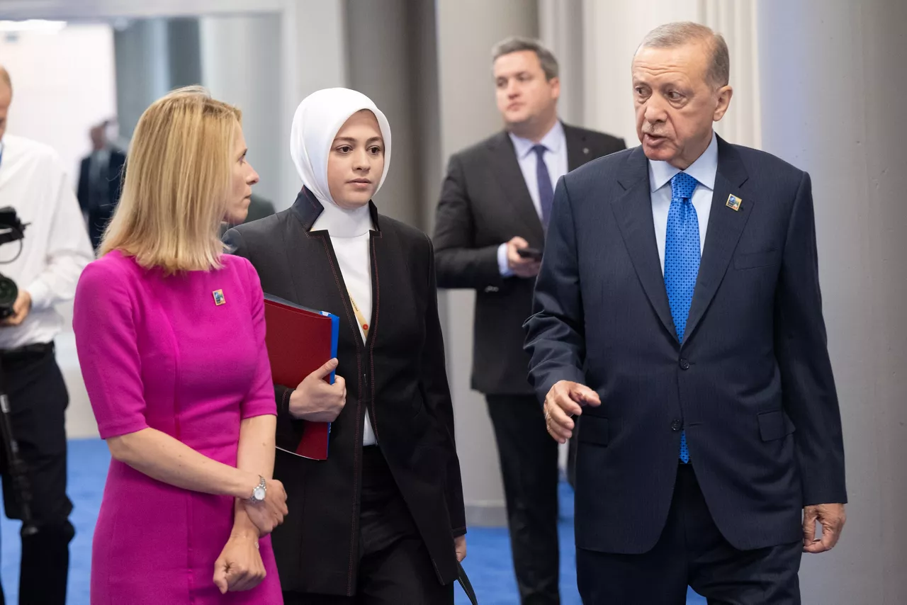 Left to right: Kaja Kallas (Prime Minister of Estonia) with President Recep Tayyip Erdogan (Türkiye)