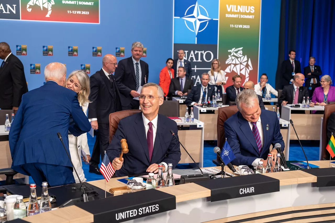 Left to right: NATO Secretary General Jens Stoltenberg and President Gitanas Nauseda (Lithuania)