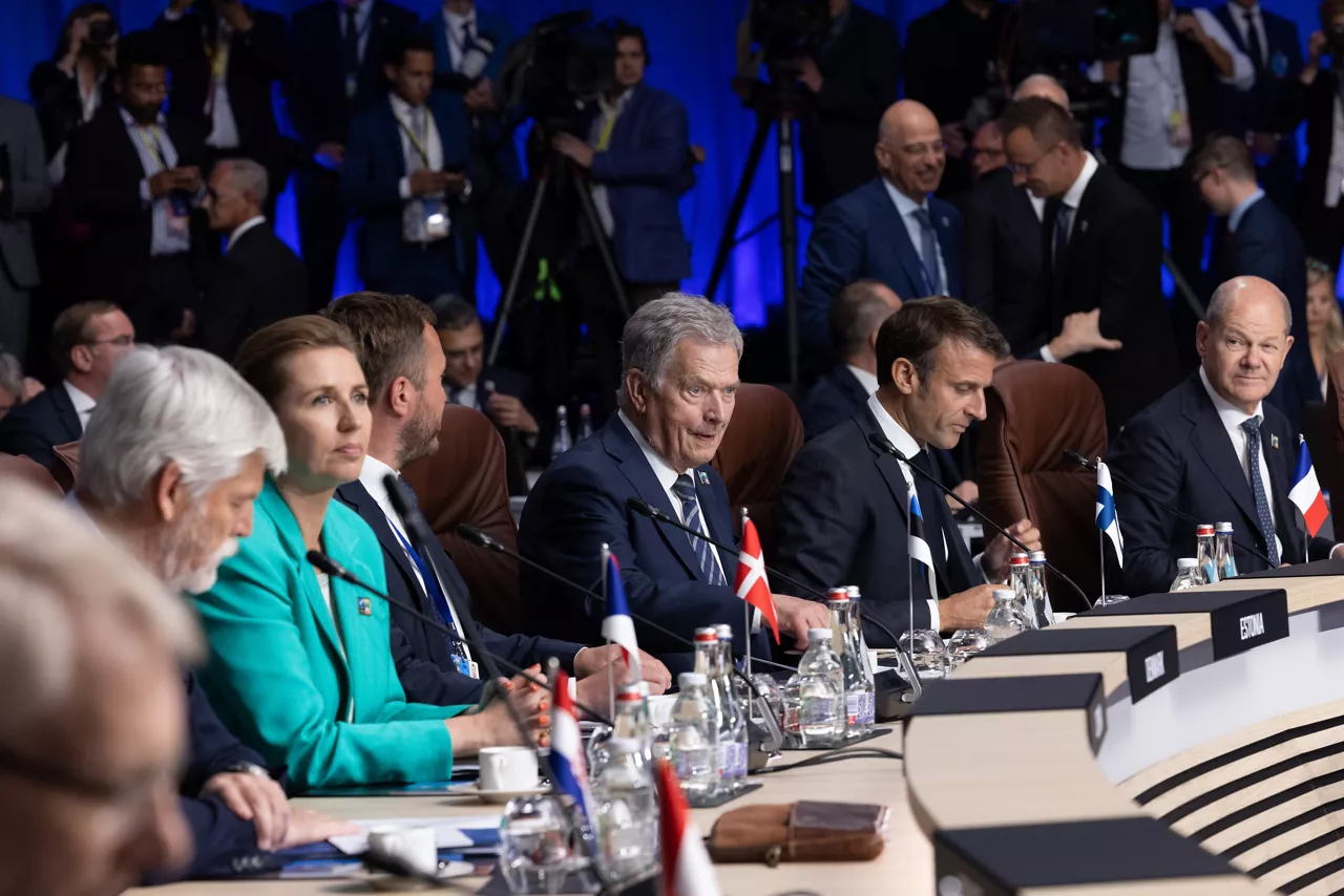 Centre to right: President Sauli Niinisto (Finland) with President Emmanuel Macron (France) and Chancellor Olaf Scholz (Germany)