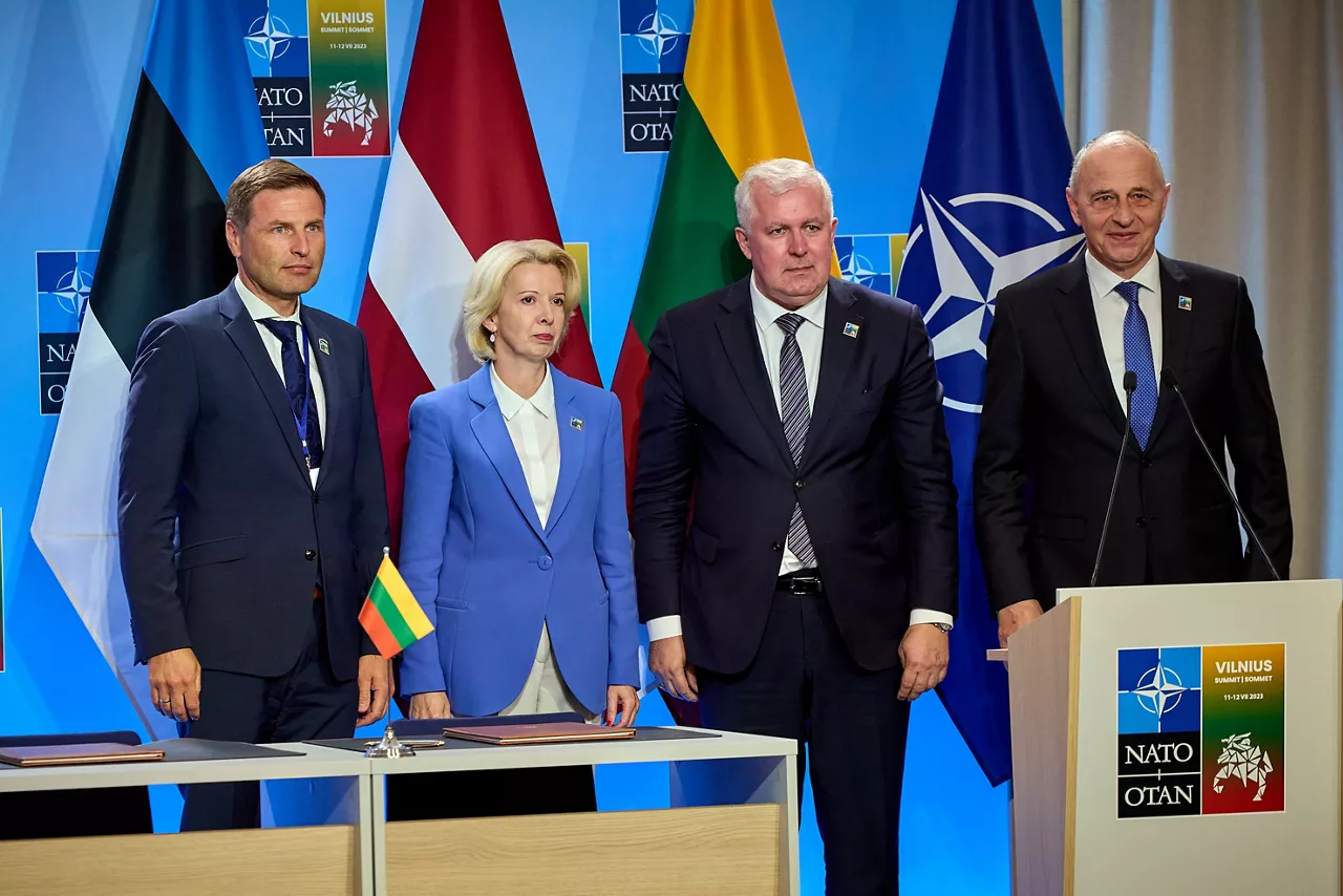 Left to right: Hanno Pevkur Minister of Defence, Estonia); Inara Mūrniece (Minister of Defence, Latvia); Arvydas Anusauskas (Minister of Defence, Lithuania); NATO Deputy Secretary General Mircea Geoana
