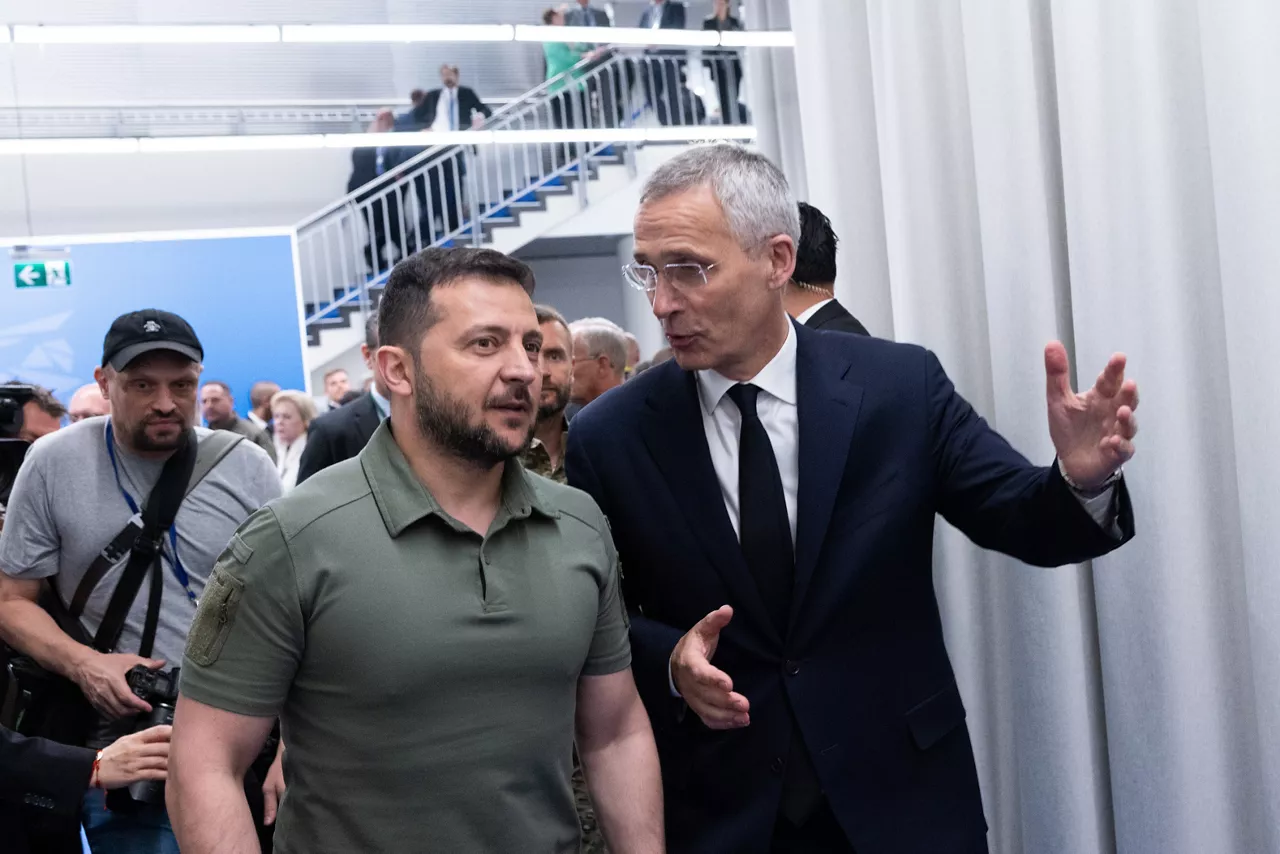 Left to right: President Volodymyr Zelenskyy (Ukraine) with NATO Secretary General Jens Stoltenberg