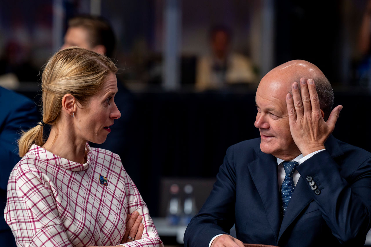 Left to right: Kaja Kallas (Prime Minister of Estonia) with Chancellor Olaf Scholz (Germany)