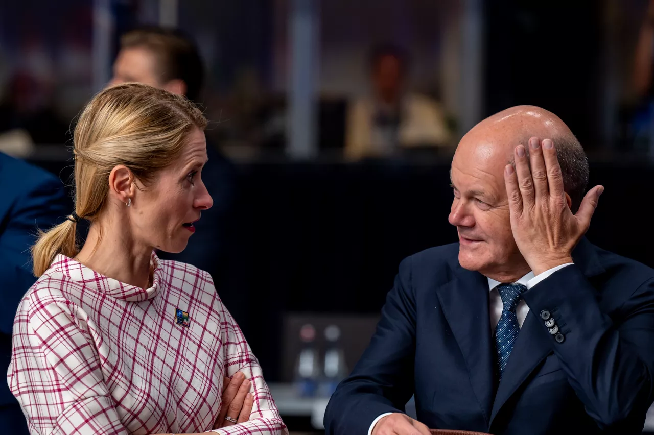 Left to right: Kaja Kallas (Prime Minister of Estonia) with Chancellor Olaf Scholz (Germany)