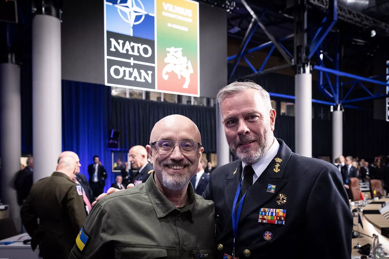 Left to right: Oleksiy Reznikov (Minister of Defence, Ukraine) with Admiral Rob Bauer (Chair NATO Military Committee)