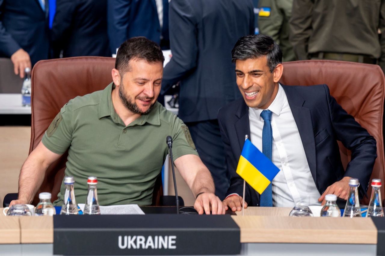 Left to right: President Volodymyr Zelenskyy (Ukraine) and Rishi Sunak (UK Prime Minister)