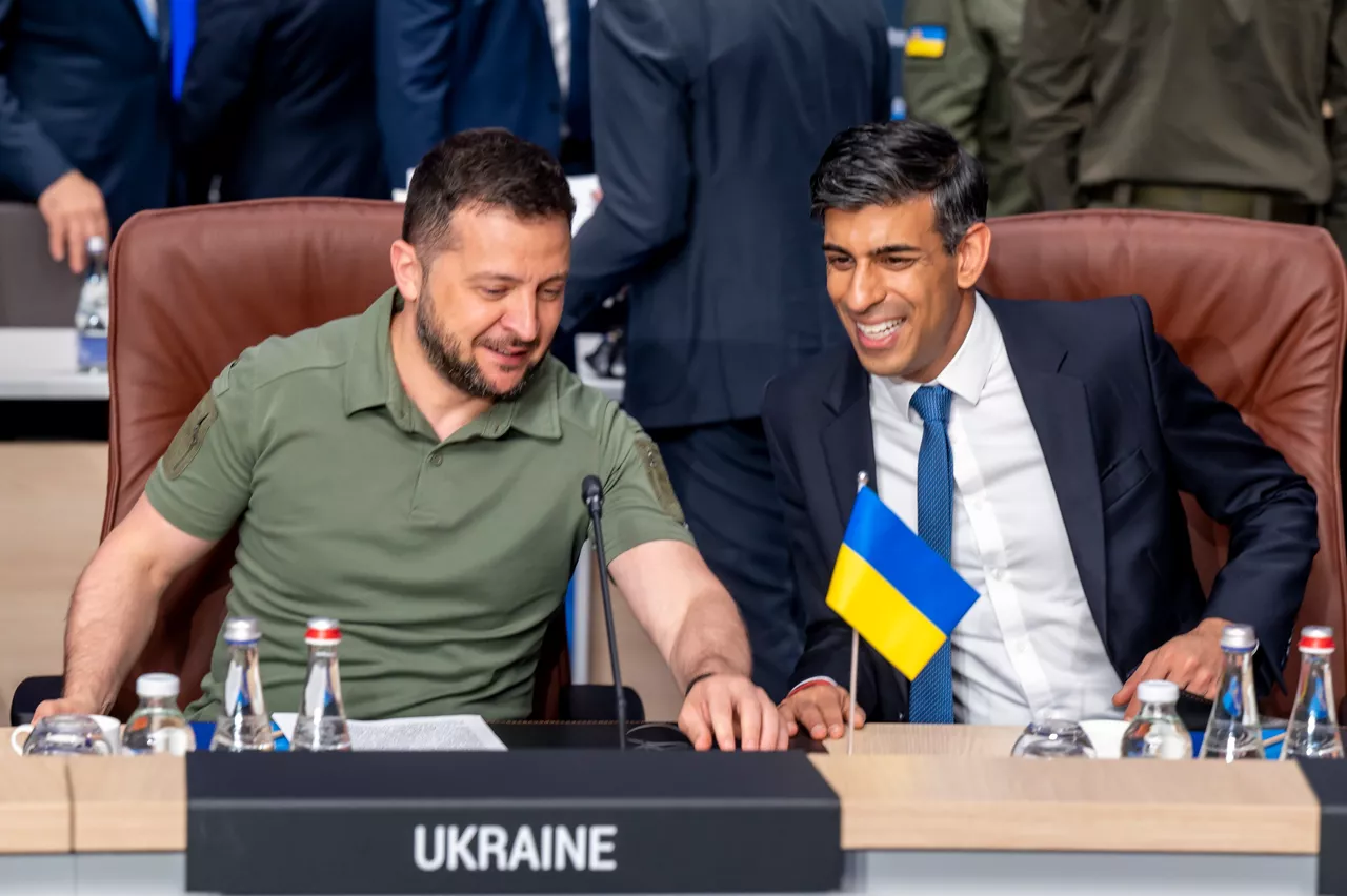 Left to right: President Volodymyr Zelenskyy (Ukraine) and Rishi Sunak (UK Prime Minister)
