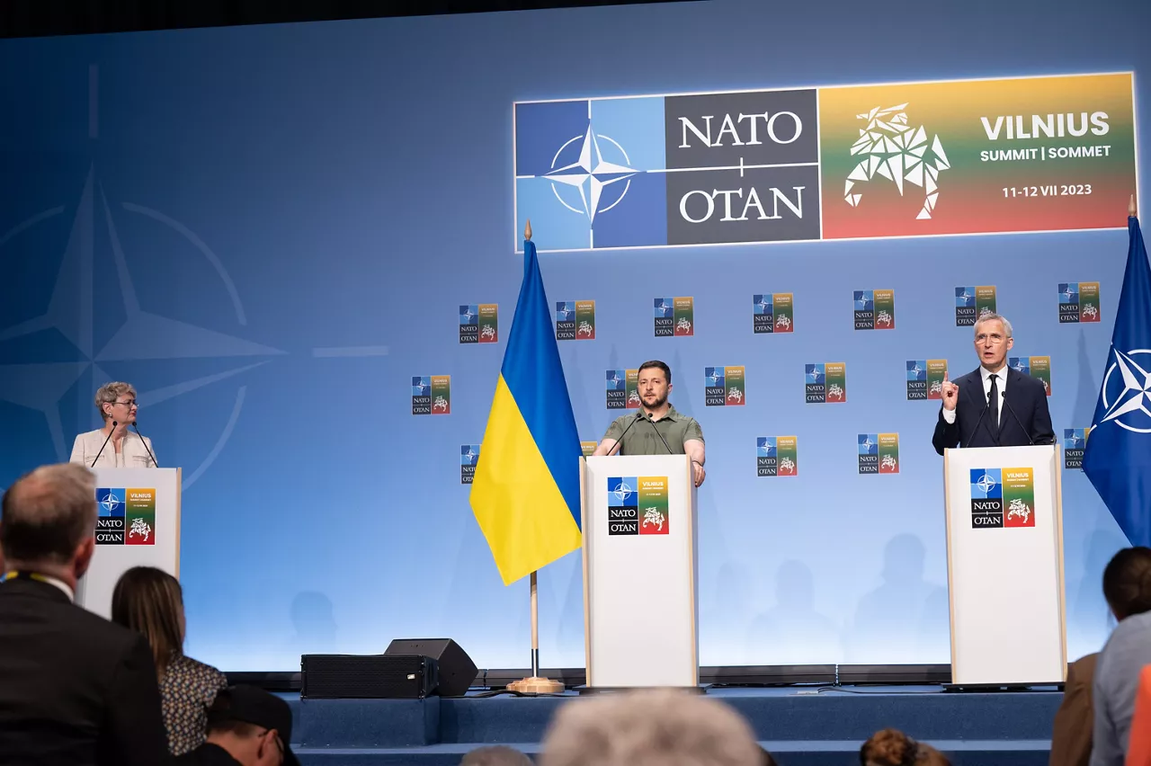 Left to right: President Volodymyr Zelenskyy (Ukraine) with NATO Secretary General Jens Stoltenberg