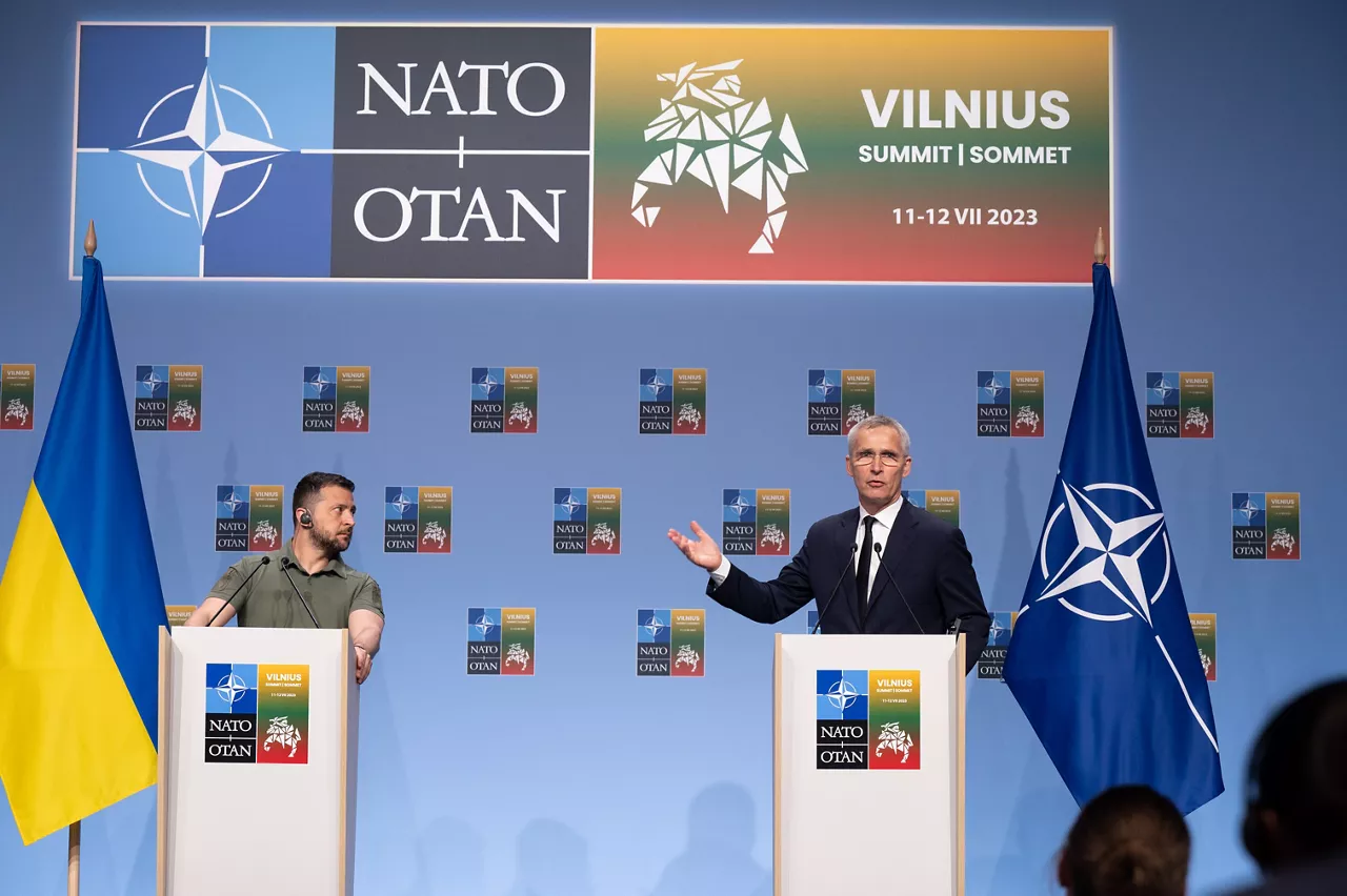 Left to right: President Volodymyr Zelenskyy (Ukraine) with NATO Secretary General Jens Stoltenberg