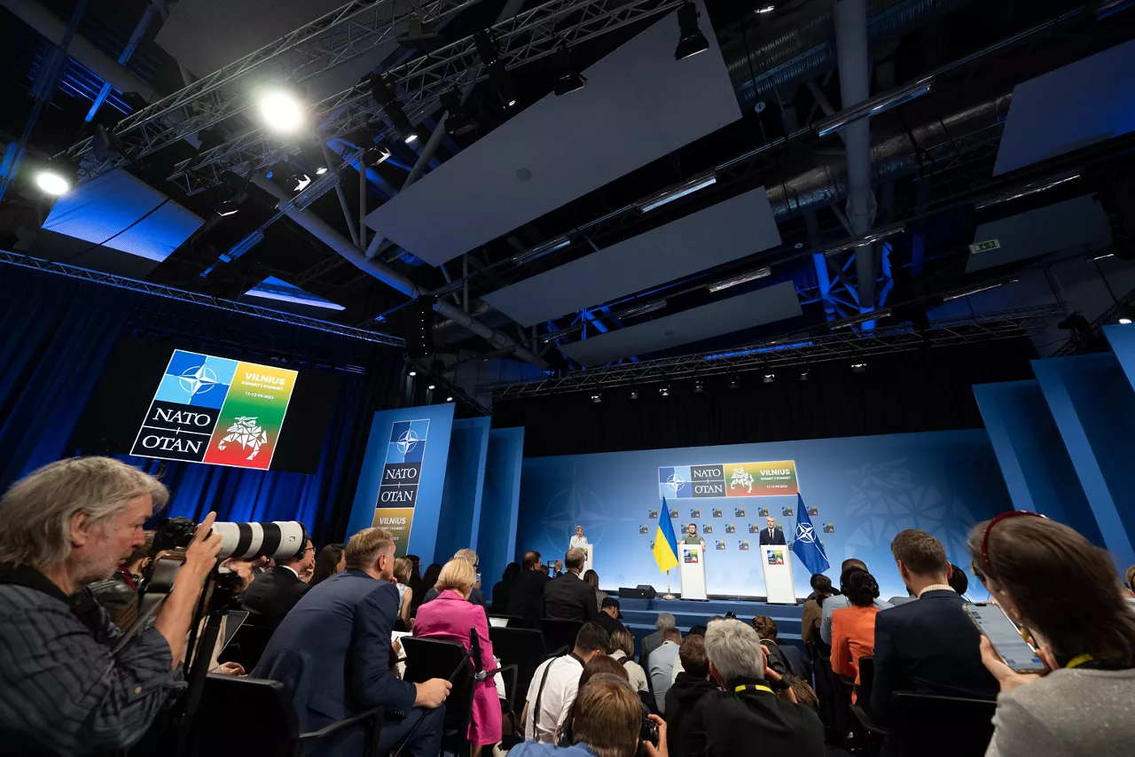 Left to right: President Volodymyr Zelenskyy (Ukraine) with NATO Secretary General Jens Stoltenberg