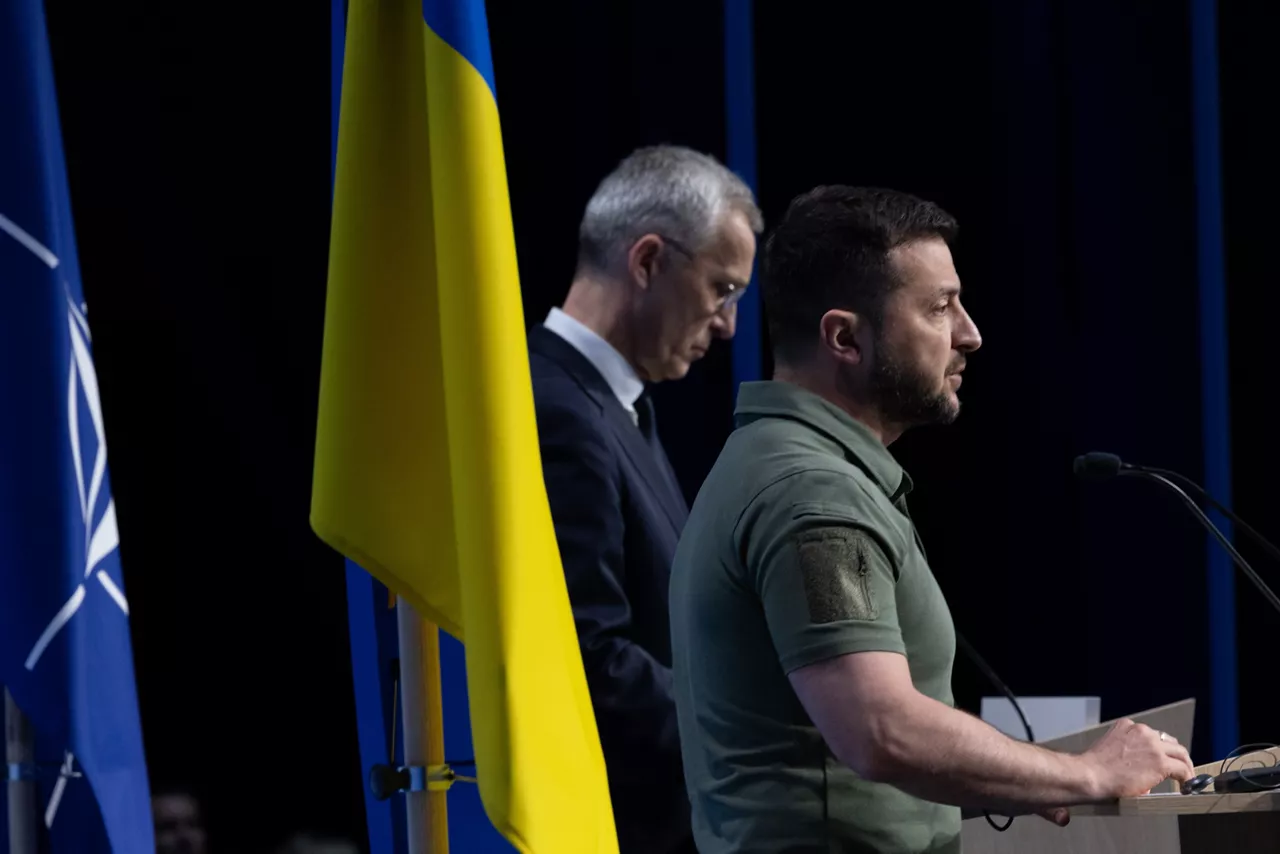 Left to right: President Volodymyr Zelenskyy (Ukraine) with NATO Secretary General Jens Stoltenberg