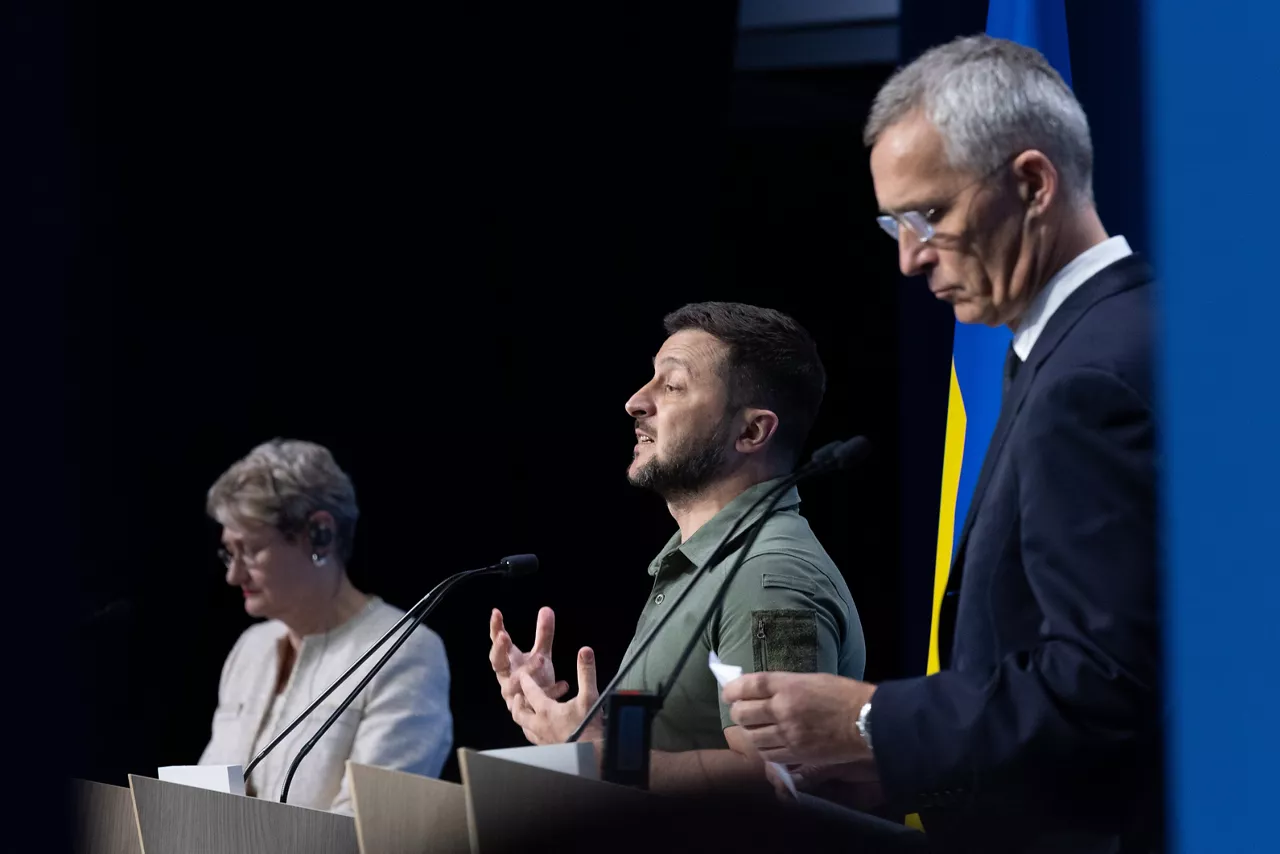 Left to right: President Volodymyr Zelenskyy (Ukraine) with NATO Secretary General Jens Stoltenberg