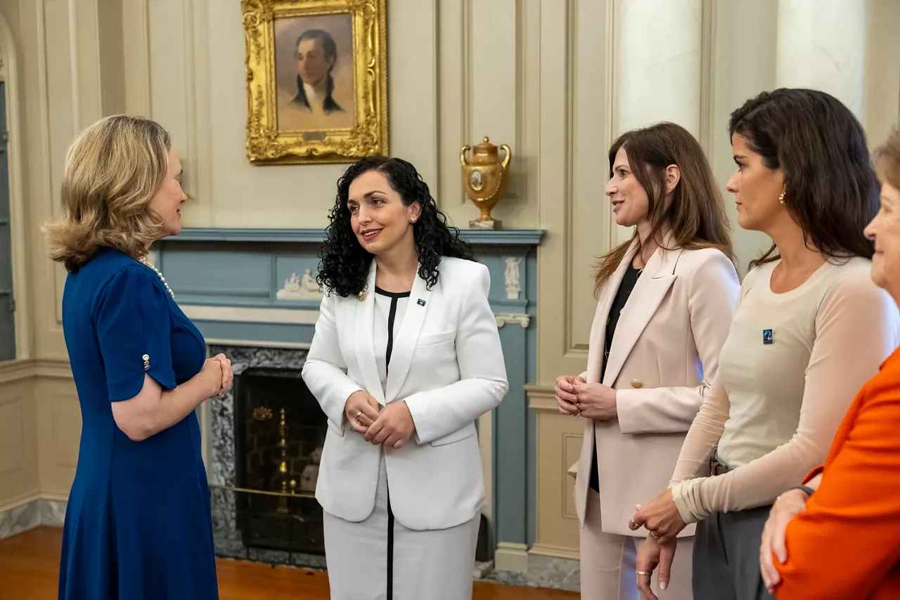 Left: Julianne Smith (US Permanent Representative to NATO)
Centre and right:: Irene Fellin (NATO Secretary General's Special Representative for Women, Peace and Security) with Thordís Kolbrun Reykfjord Gylfadottir