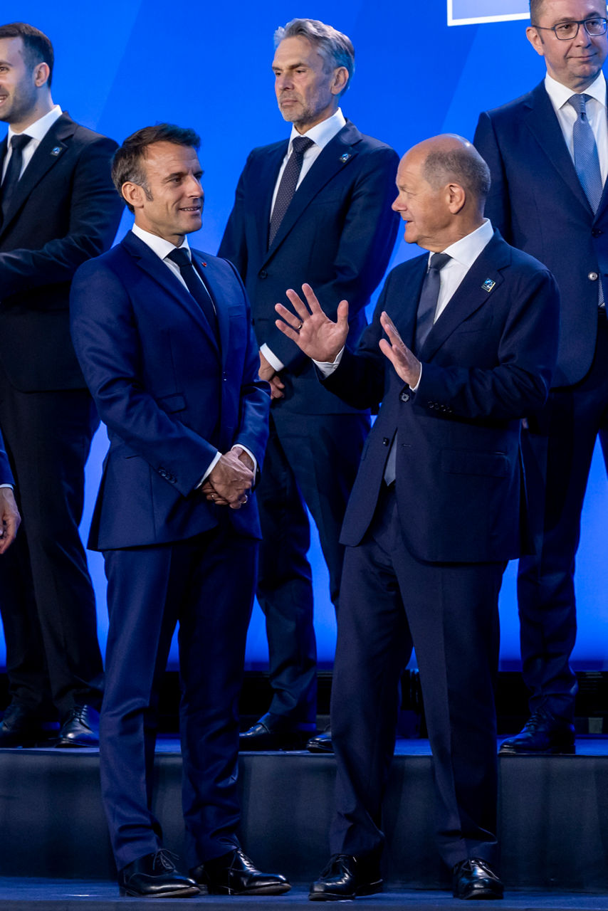 Left to right: President Emmanuel Macron (France) with Chancellor Olaf Scholz (Germany)