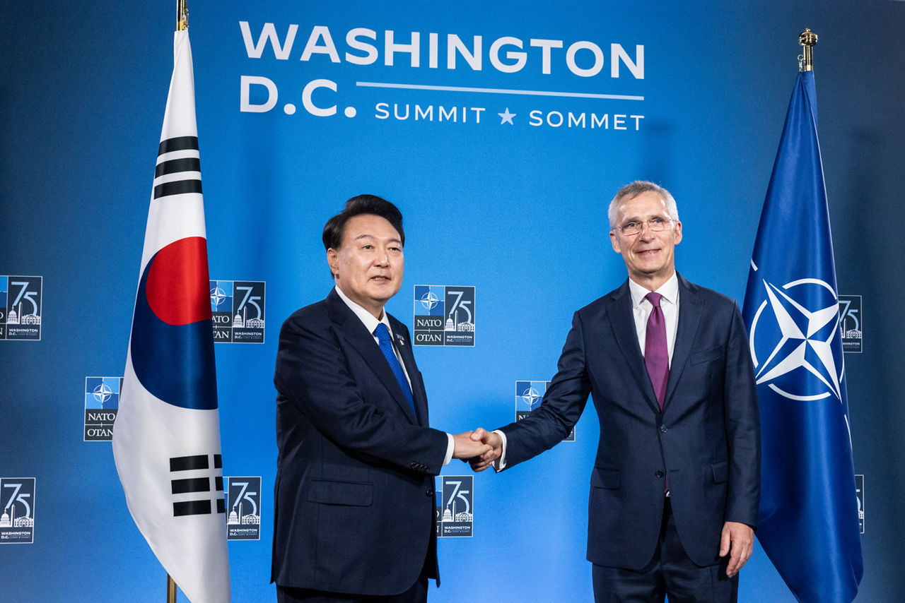 Left to right: President Yoon Suk Yeol (Republic of Korea) with NATO Secretary General Jens Stoltenberg