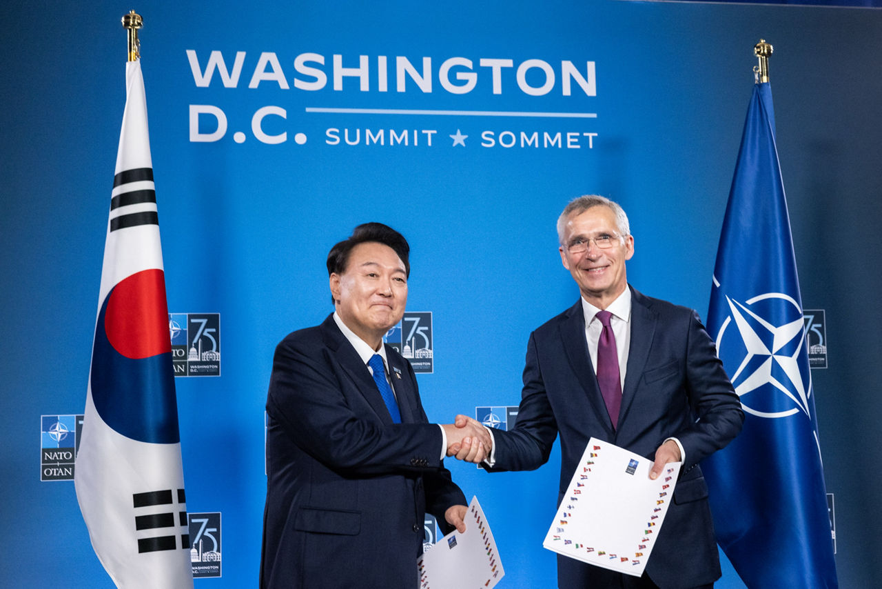 NATO Secretary General meets with the President of the Republic of Korea - Washington Summit