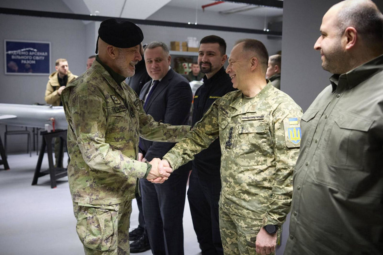 The Chair of the NATO Military Committee, Admiral Cavo Dragone, meets with the Chief of the Ukrainian Armed Forces, General Oleksandr Syrsky